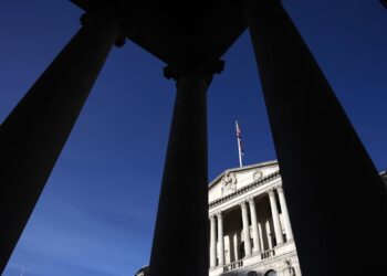 Bank of England poised to cut interest rates amid UK economic gloom