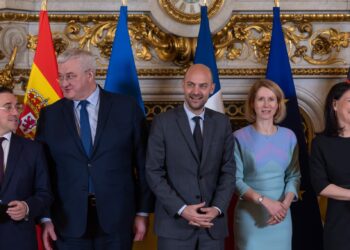 No lasting peace in Ukraine without European role in talks, leaders say after Trump-Putin call