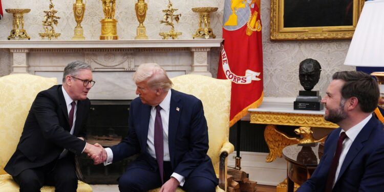 Trump says Putin would keep his word on a Ukraine peace deal