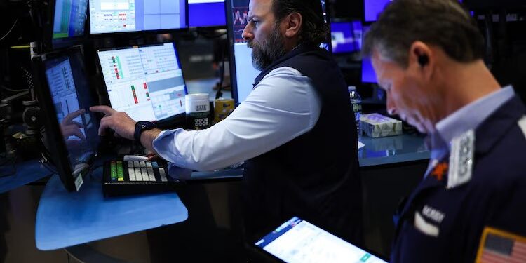 US stocks plunge on recession fears amid escalating tariffs