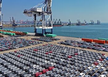 Trump insists tariff war is ‘doing really well’ as recession fears mount