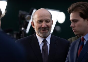 Senior Trump officials give conflicting lines on tariffs after markets turmoil