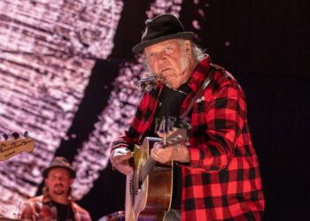 Neil Young says he may be barred from returning to US over Donald Trump criticism