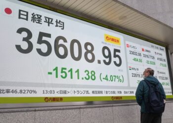 Asian markets drop further as IMF warns Trump tariffs ‘a significant risk’ to global economy