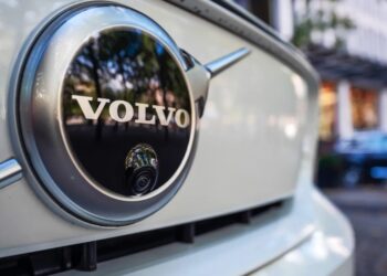Volvo Cars launches $1.9 billion cost-cutting drive, scraps financial guidance as earnings fall