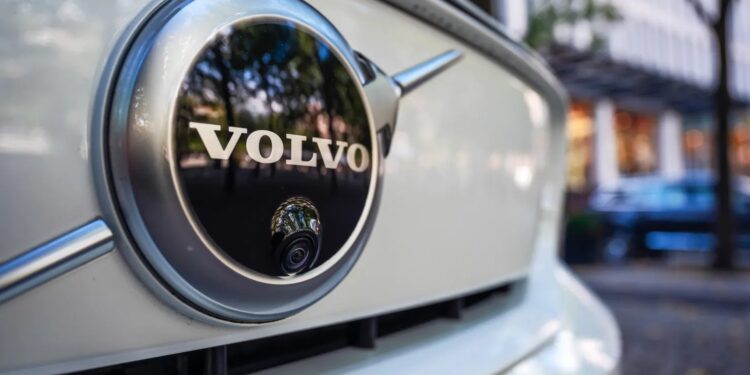 Volvo Cars launches $1.9 billion cost-cutting drive, scraps financial guidance as earnings fall