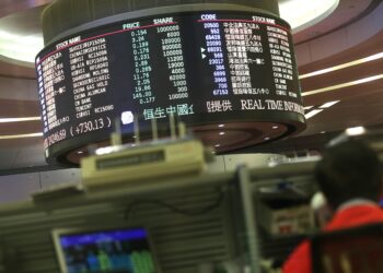 Asian markets dip as caution prevails ahead of key US data