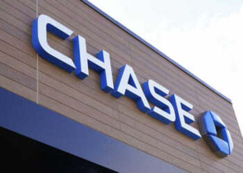 Inside Chase’s aggressive consumer strategy: More deposits, more cards, more branches, more lending