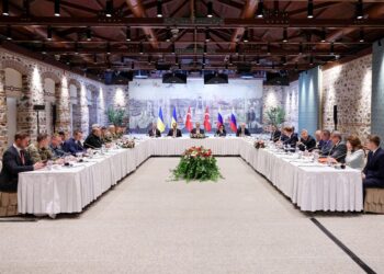 Russia and Ukraine agree prisoner swap but peace talks fail to make progress