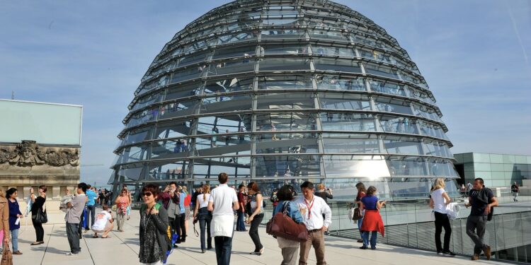 Berlin becomes capital once more as Bundestag votes for historic shift
