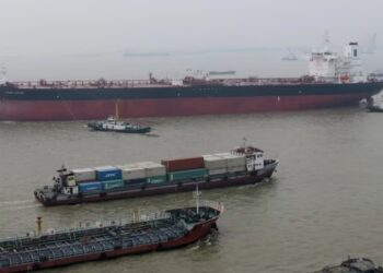 The strategic importance of the Strait of Hormuz and risks of a shutdown