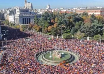 Madrid erupts in protest as opposition rallies against Sánchez government