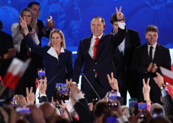 Polish election reshapes political landscape as voters back change