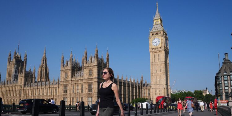 Deadly weekend heat in England ‘100 times more likely’ due to climate crisis