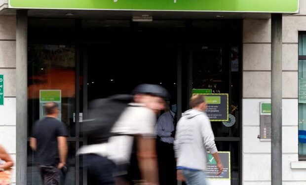 UK unemployment rise and wage slowdown fuel pressure for interest rate cut