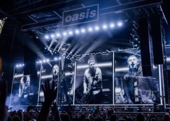 Oasis return with thunderous Cardiff comeback