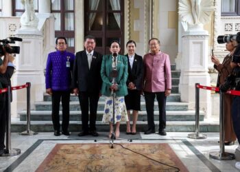 Thai court suspends prime minister amid dismissal case