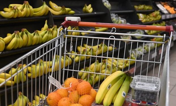 Rising UK food prices turn cash‑strapped shoppers away from high street