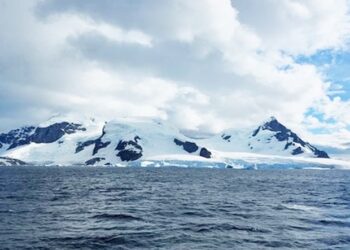 Scientists map Antarctic seafloor canyons to improve climate breakdown predictions