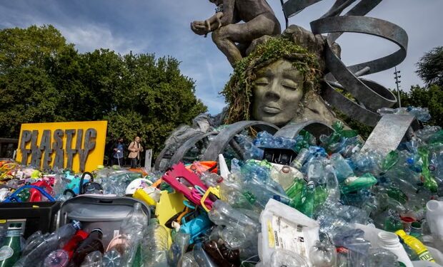 UN plastic pollution talks must result in ambitious treaty, leading expert says