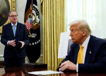 White House rallies behind Trump as job figures rattle markets