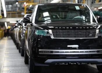 UK backs £1.5bn loan guarantee to Jaguar Land Rover after cyber-attack