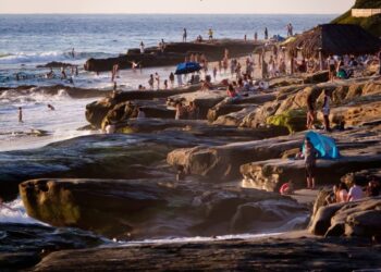Marine heatwave in Pacific raises risk of flooding and severe winter weather