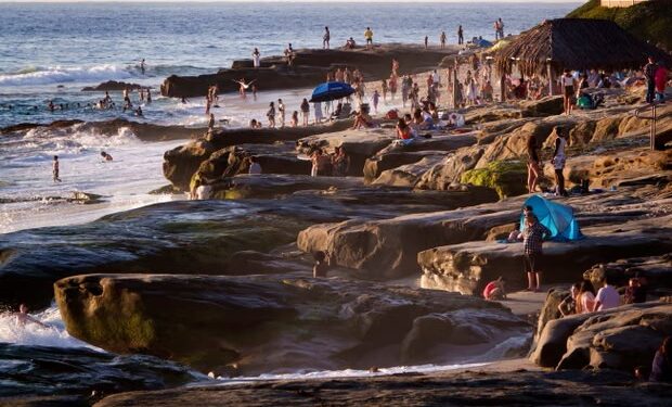 Marine heatwave in Pacific raises risk of flooding and severe winter weather