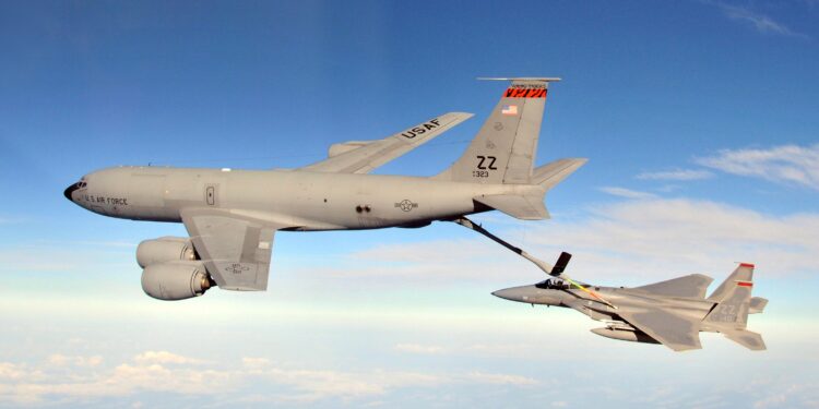 Pilot avoids near midair collision with US military aircraft near Venezuela