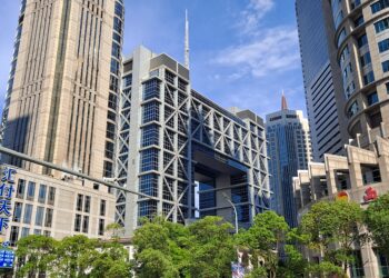 Asian markets open cautiously as investors assess global signals