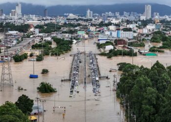 Death toll passes 900 in Indonesia, Thailand and Sri Lanka floods