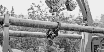 Over 100 Canadian electrical linemen assist Jamaica with power restoration