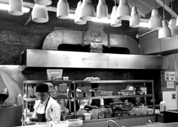 Family restaurants in Lima expand access to mobile working-capital loans