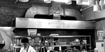 Family restaurants in Lima expand access to mobile working-capital loans