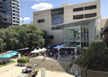 Queensland museum accused of misleading teachers and children about the cause of climate change