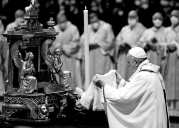 Pope Leo urges compassion for strangers and the poor in Christmas message