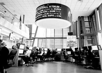 European markets open cautiously as investors weigh rates, data and geopolitics