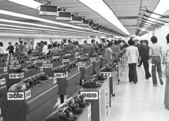 Asia closes mixed amid policy and tech focus