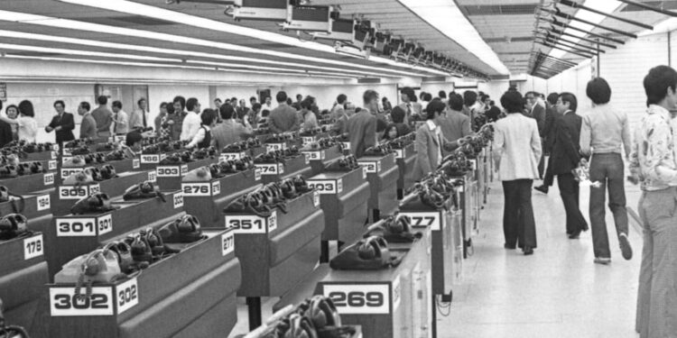 Asia closes mixed amid policy and tech focus