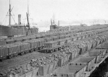 Queensland coalmine expansion sparks climate backlash as scientists warn of massive emissions