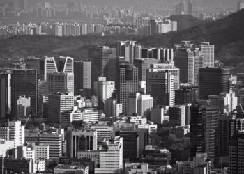 Seoul stocks open firmer on chipmaker strength