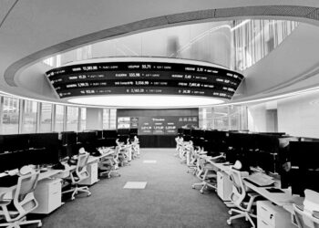 Seoul stocks slide at open as risk-off sentiment prevails