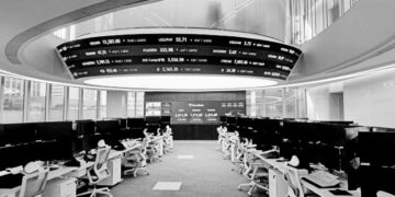 Seoul stocks slide at open as risk-off sentiment prevails