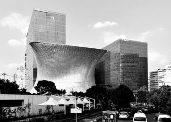 América Móvil moves to acquire 73% of Desktop in Brazil expansion push