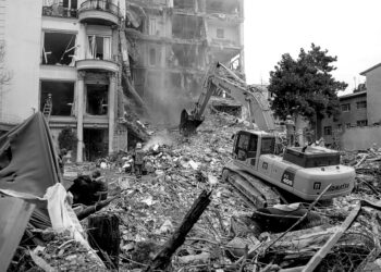 Iran denies negotiations as US delays strikes and Europe calls for diplomacy