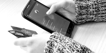 Banks race to match debit card demand with smarter mobile app features