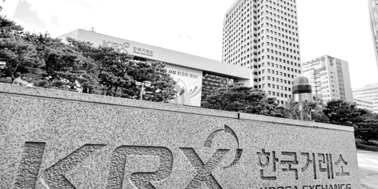 Asian markets plunge as Hormuz crisis fears trigger global sell-off