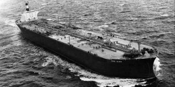 Iran vows oil blockade will continue until attacks stop