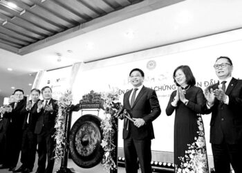 Hanoi stocks edge higher as manufacturing confidence improves