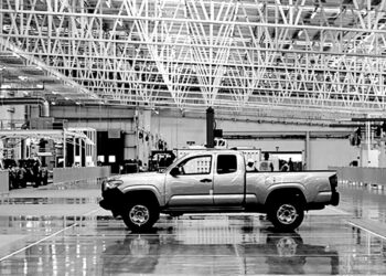 Toyota moves ahead with local bond sale in Mexico